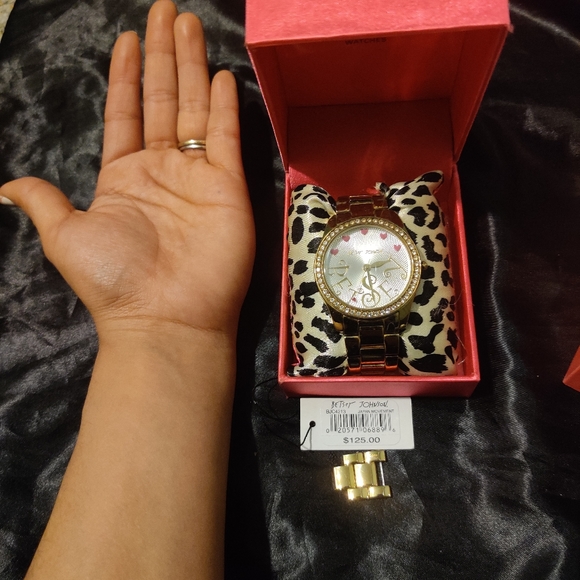 Betsy Johnson gold bling and hearts watch - Picture 6 of 6
